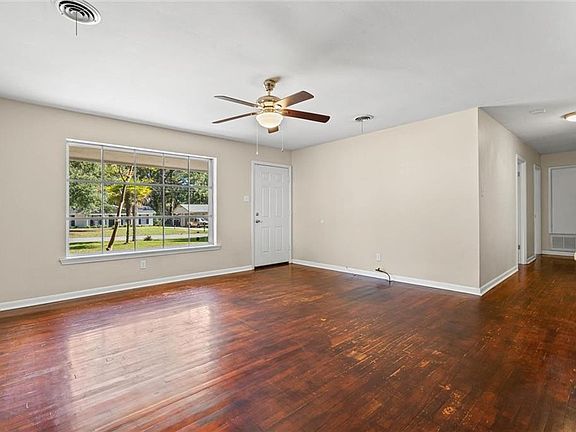 2nd image of 1121 Stevens Ln