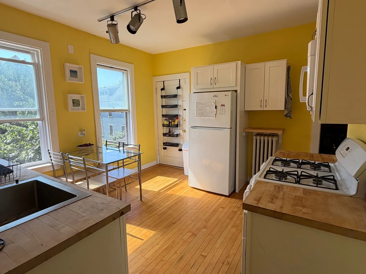 14 Glenwood Ave — Photo 2