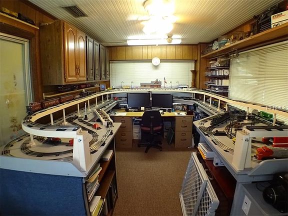 4th image of 914 W 20th St
