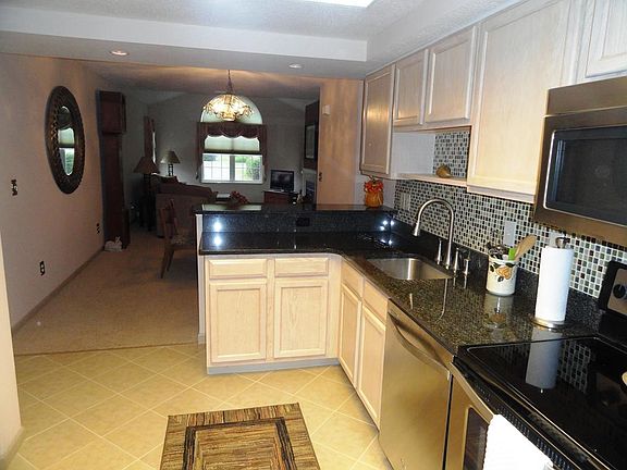 3rd image of 691 Hampton Woods Dr