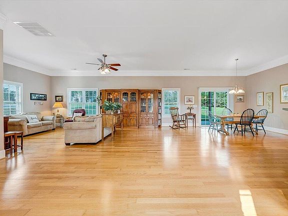 3rd image of 1119 Parkhall Rd