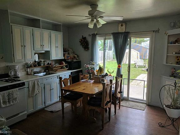 4th image of 26510 Academy St