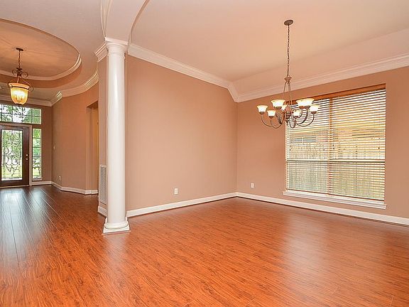5th image of 9918 Sabine Cir