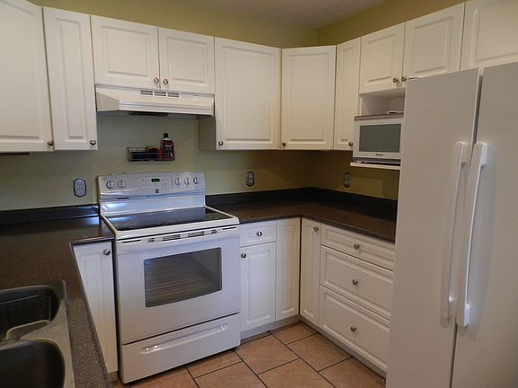 Chef's Delight Kitchen with Radiant Heat Cooktop Stove and Convection Oven, Side-by-Side Fridge / Freezer and Dishwasher.