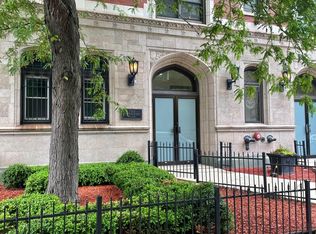 733 W Bittersweet Pl #604, Chicago, IL 60613