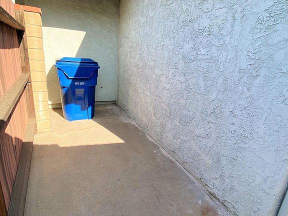 4th image of 552 S Darney Ave #B