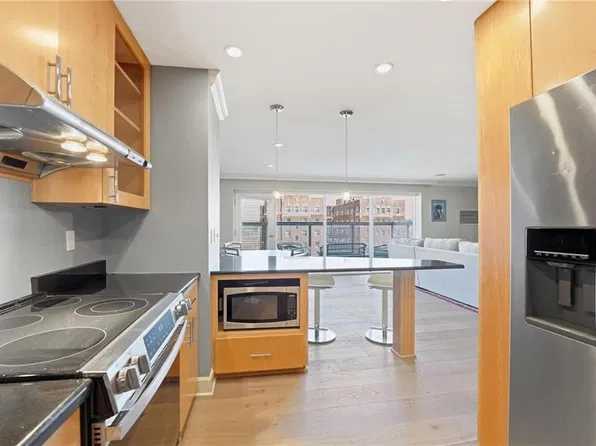 121 W 48th St APT 202, Kansas City, MO 64112