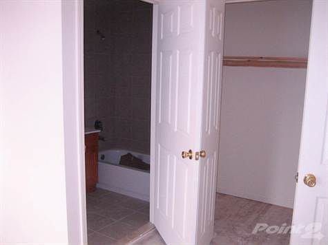 1st flr with walking closet and bath