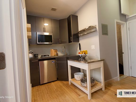 3rd image of 326 W 45th St #3