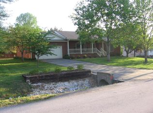 1402 Courtland Dr, Columbia, TN 38401