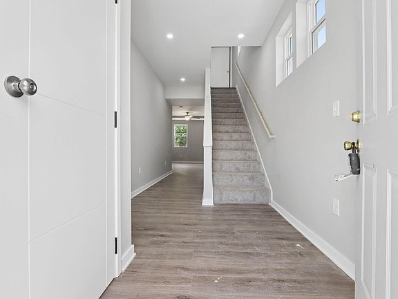 3rd image of 3792 E Aberdeen Ave