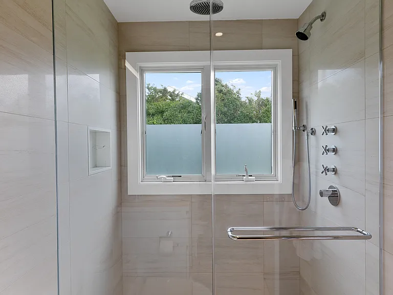 114 Dune Rd — Photo 39