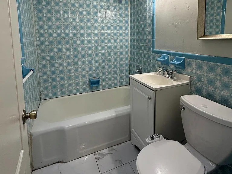 4240 Sheffield Ave — Photo 9