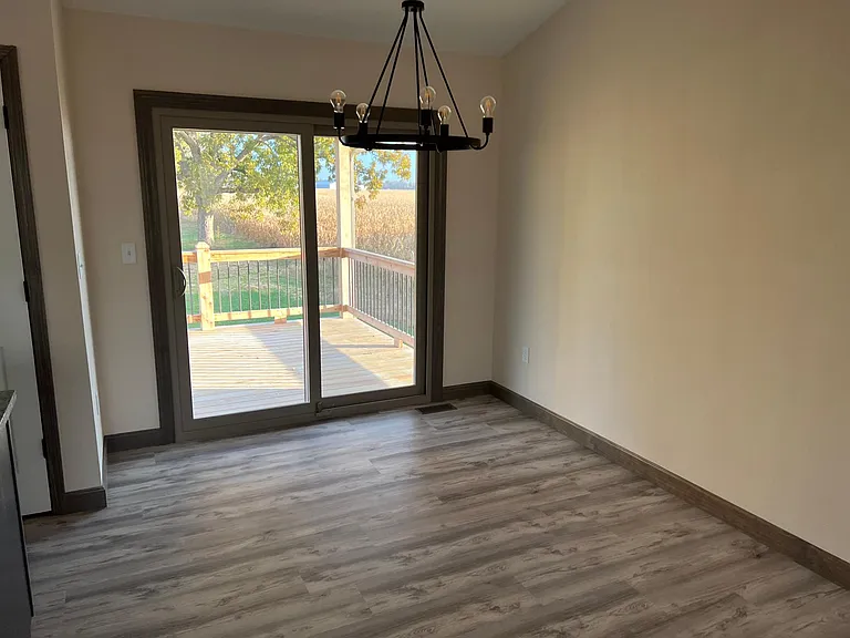 406 E Main St — Photo 8