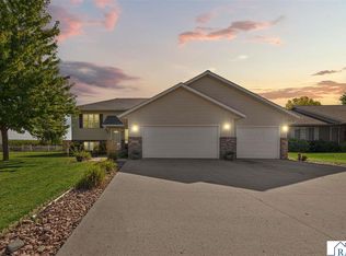217 Inverness Dr, Mankato, MN 56001