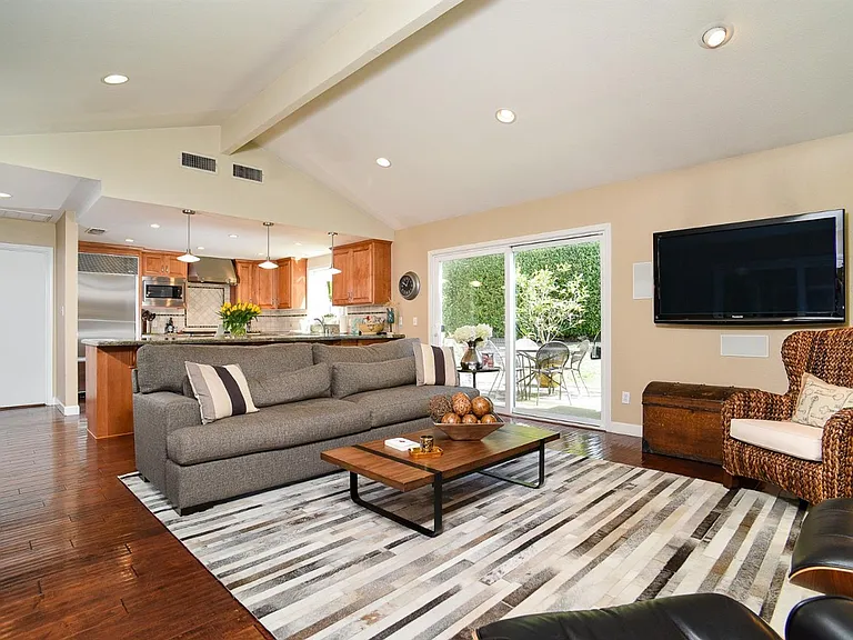 1228 Lantern Ct — Photo 14