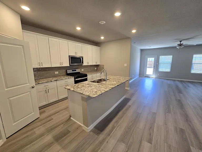 2223 Cliff Springs Dr — Photo 6
