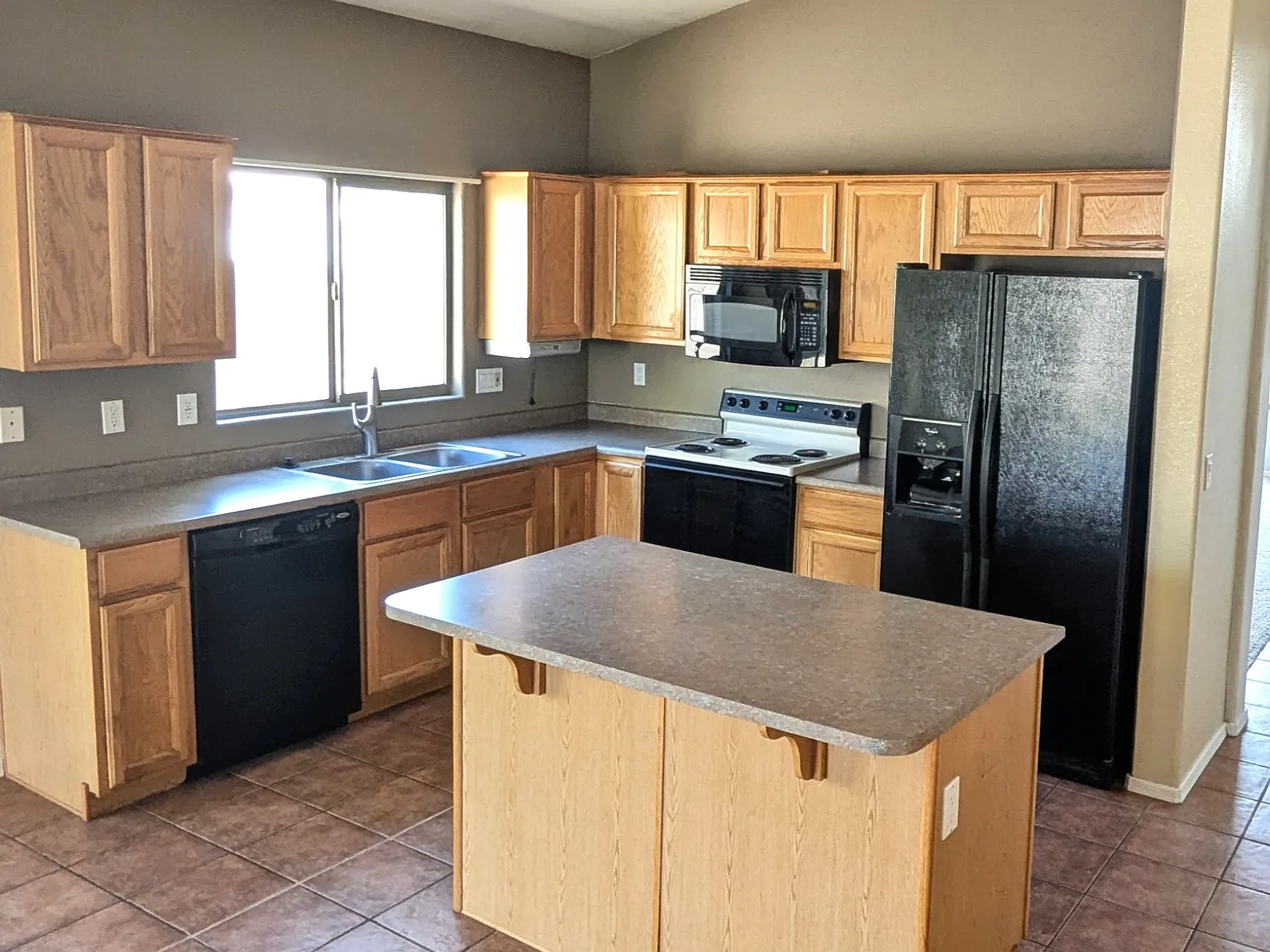 3 bed, 1629 sqft, $2,250 — Photo 3