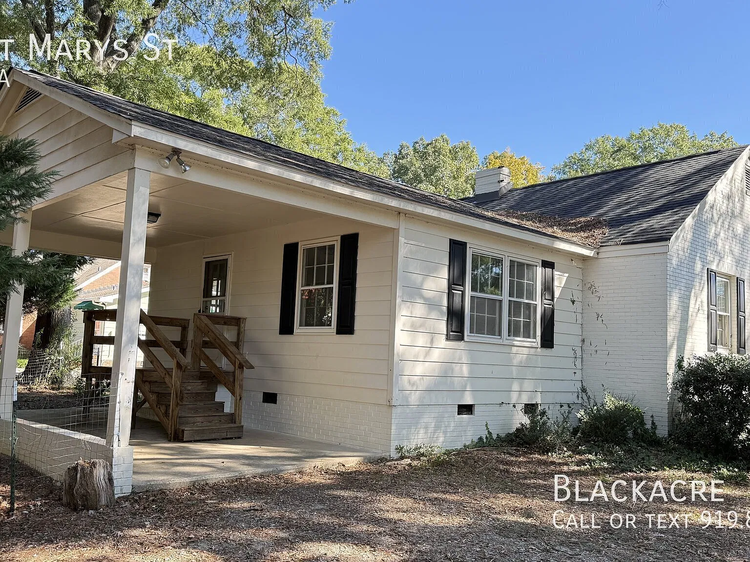 Nice single family home on corner lot — Photo 2