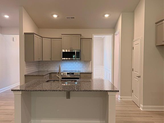 5th image of 2913 Waterford Ln #34