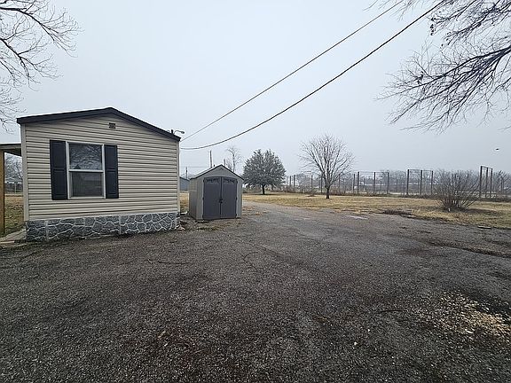 5th image of 1004 E Davis St