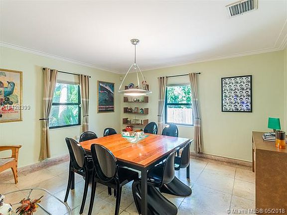 3rd image of 2828 Royal Palm Ave