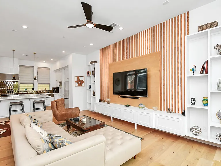 2303 Yupon St — Photo 16