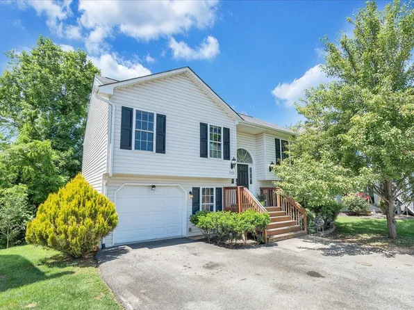 3488 Green Ridge Ct, Roanoke, VA 24019