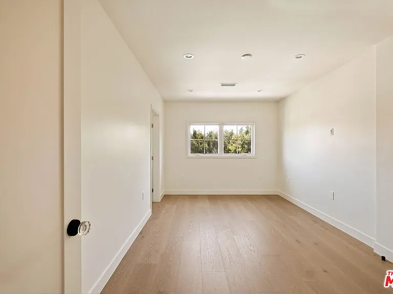 308 S Highland Ave — Photo 42