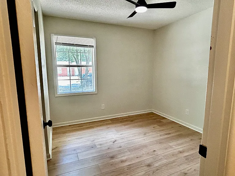 106 Deerfield Dr — Photo 10