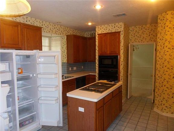3rd image of 4807 Whispering Valley Dr