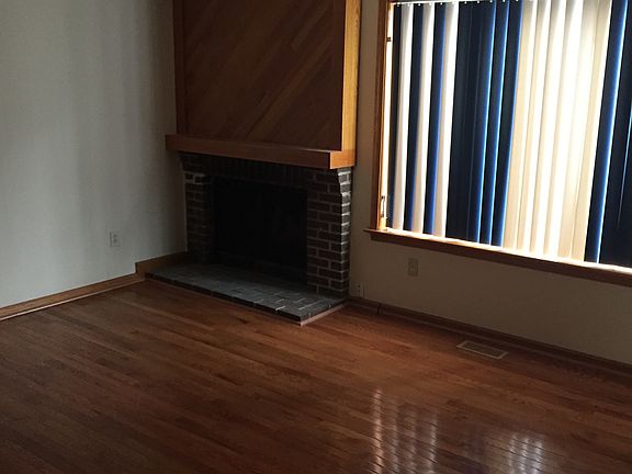 3rd image of 18437 Stone Hollow Dr