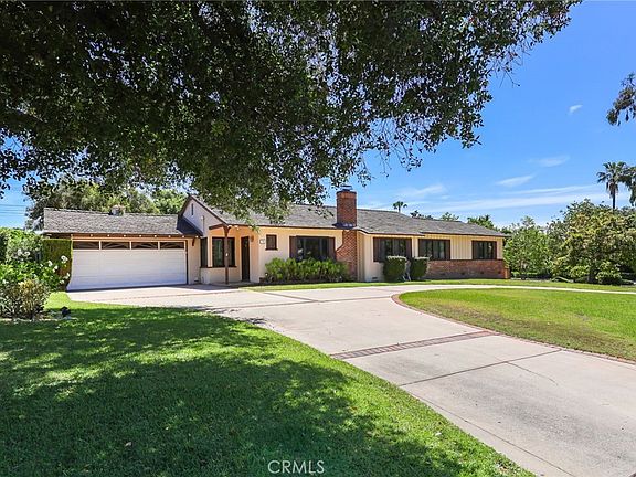 3rd image of 30 Cabrillo Rd