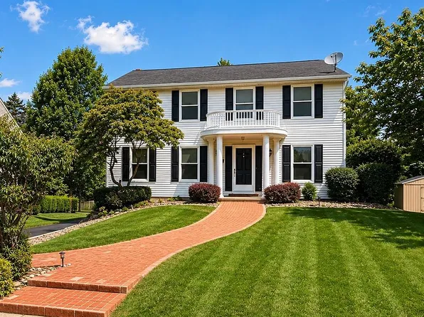 10232 Lavonne Dr, North Huntingdon, PA 15642
