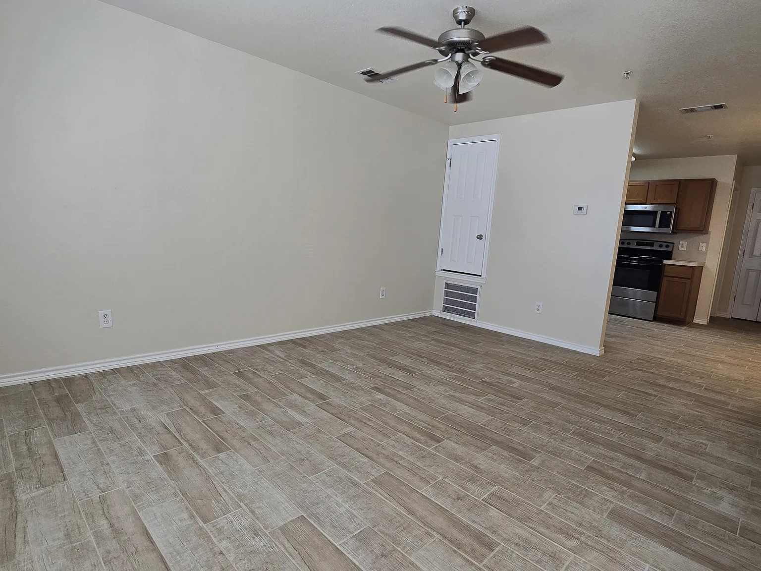 2 bed, 983 sqft, $850 — Photo 2