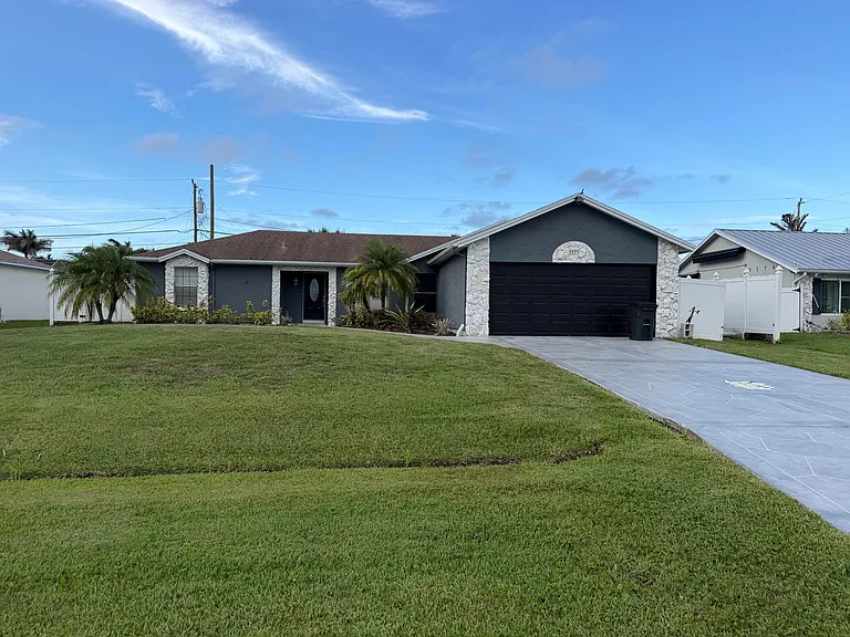2573 SW Import Dr — Photo 1