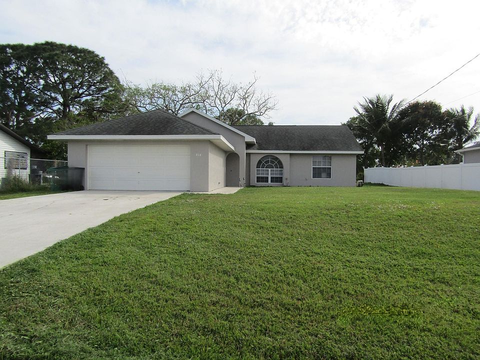 1st image of 414 SW Lakehurst Drive
