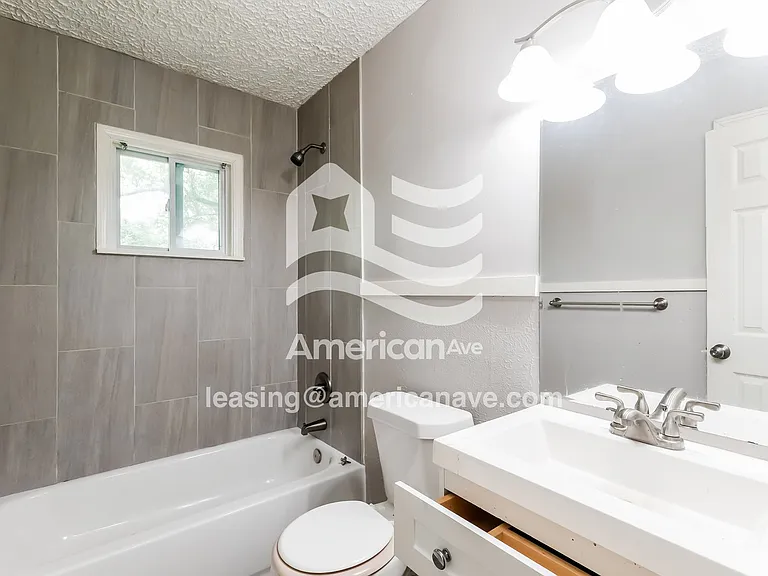 611565_010_main_bathroom_10.jpg