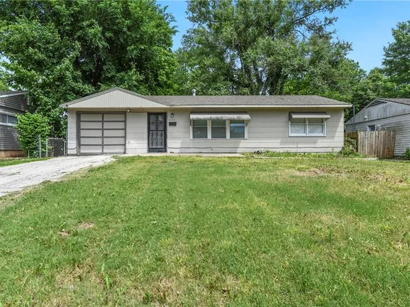 10719 Cambridge Ave, Kansas City, MO 64134
