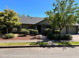 1200 Cedar Ridge Dr, Eugene, OR 97401