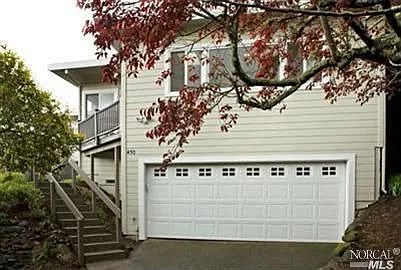 430 Marion Ave photo 1