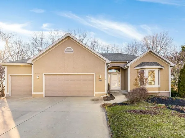 8570 Frederick Dr, De Soto, KS 66018