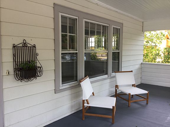 Expansive Porch/Walk to Town