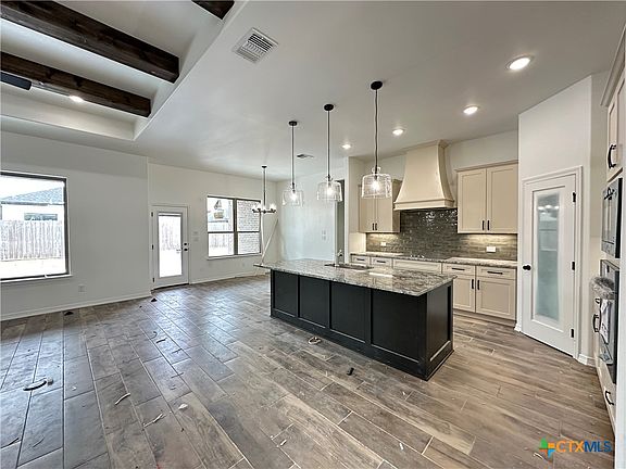 5th image of 706 Golden Eagle Dr