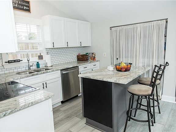 5th image of 31 Decatur St