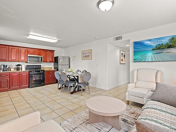 5th image of 1384 W 37th Pl #1384