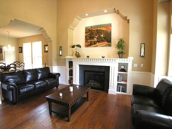 2nd image of 10913 Bingham Ave E