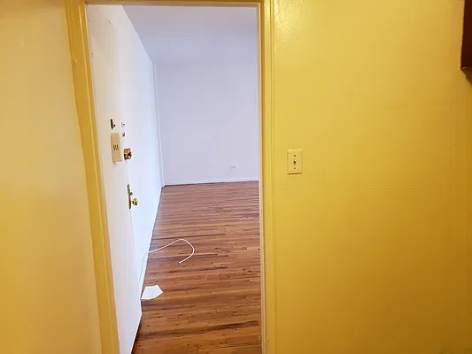 Rented by Mahzari Realty Inc | media 9