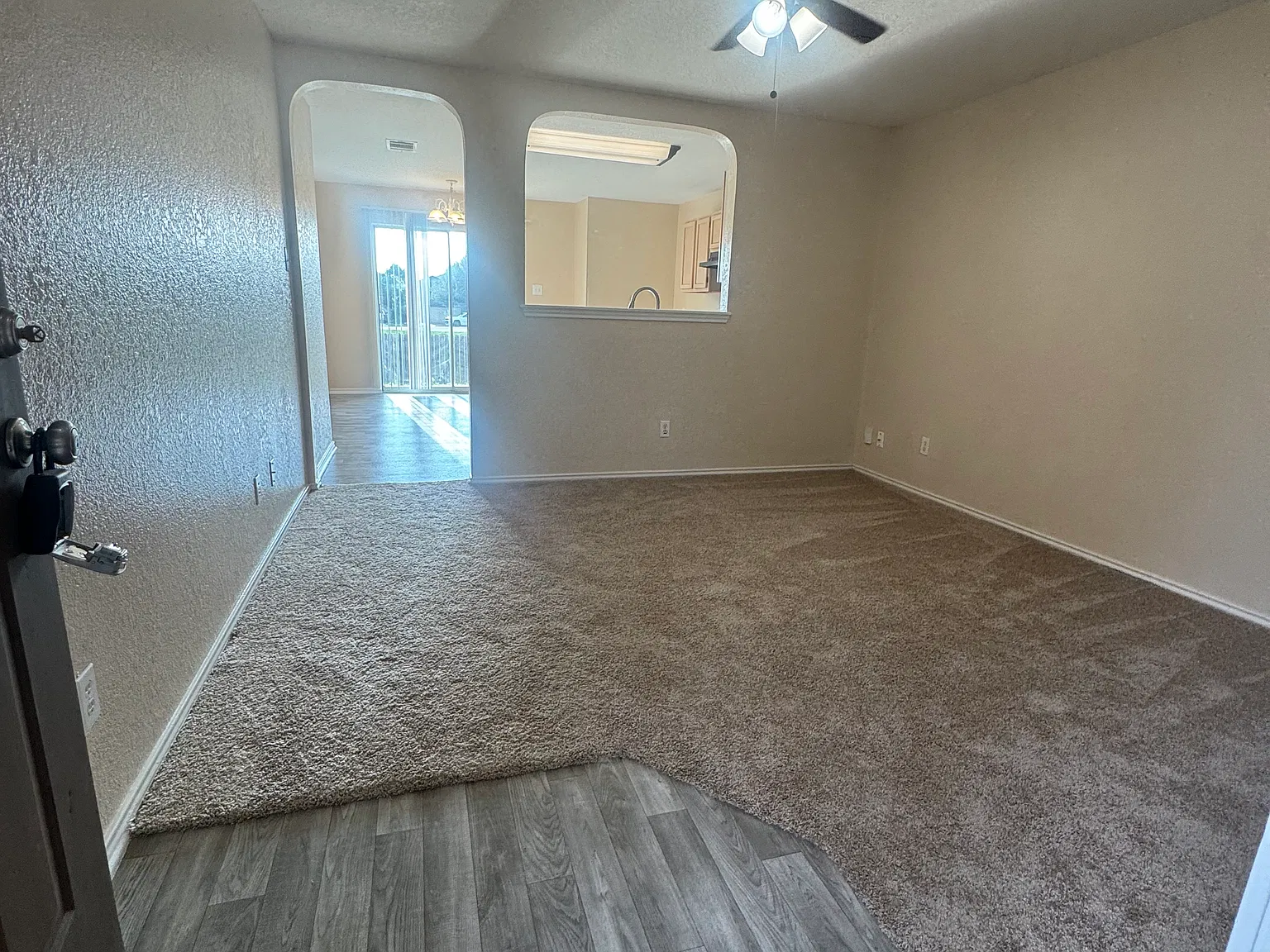 3 bed, 2.5 bath, 1372 sqft, $1,649 — Photo 2