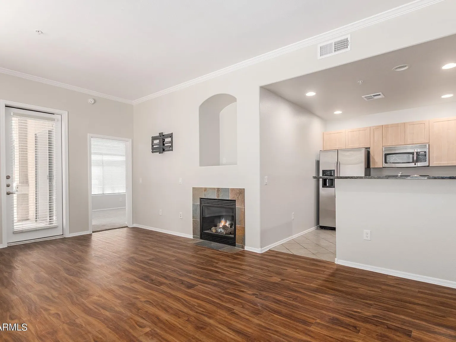 2 bed, 2.0 bath, 1115 sqft, $2,000 — Photo 2